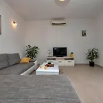 Apartment With Big And Free Private Parking