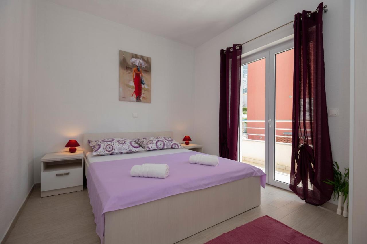 With Big And Free Private Parking * Makarska