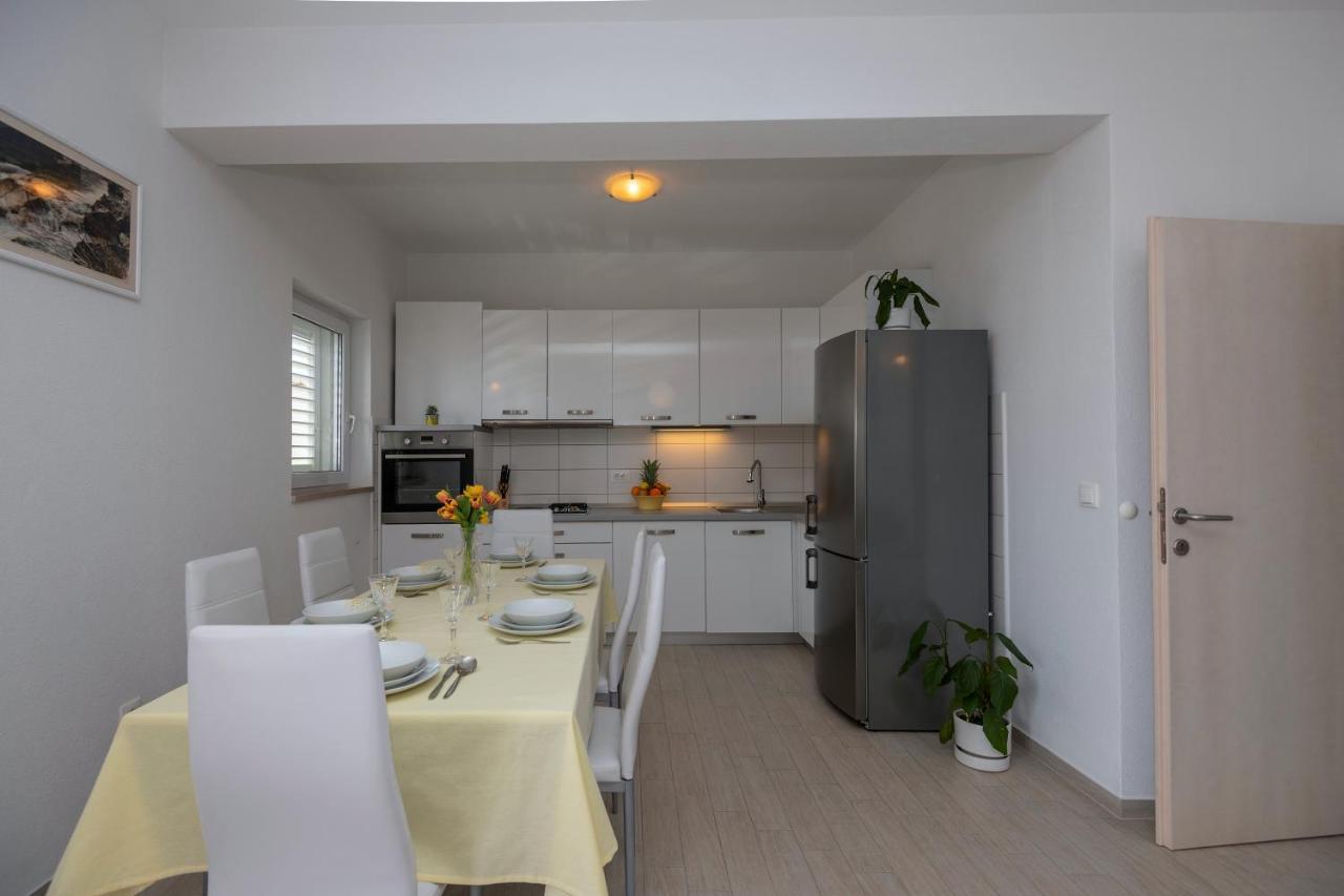 With Big And Free Private Parking Apartment