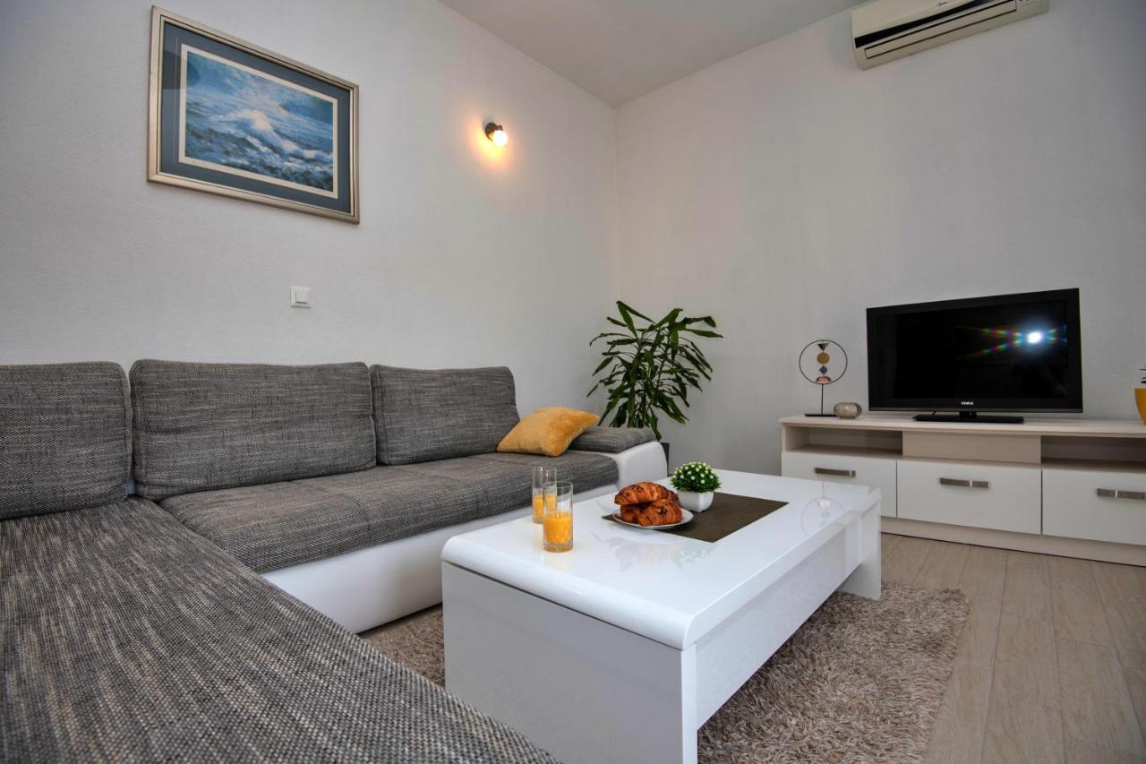 Apartment With Big And Free Private Parking *