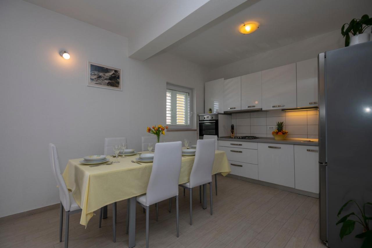 With Big And Free Private Parking * Makarska