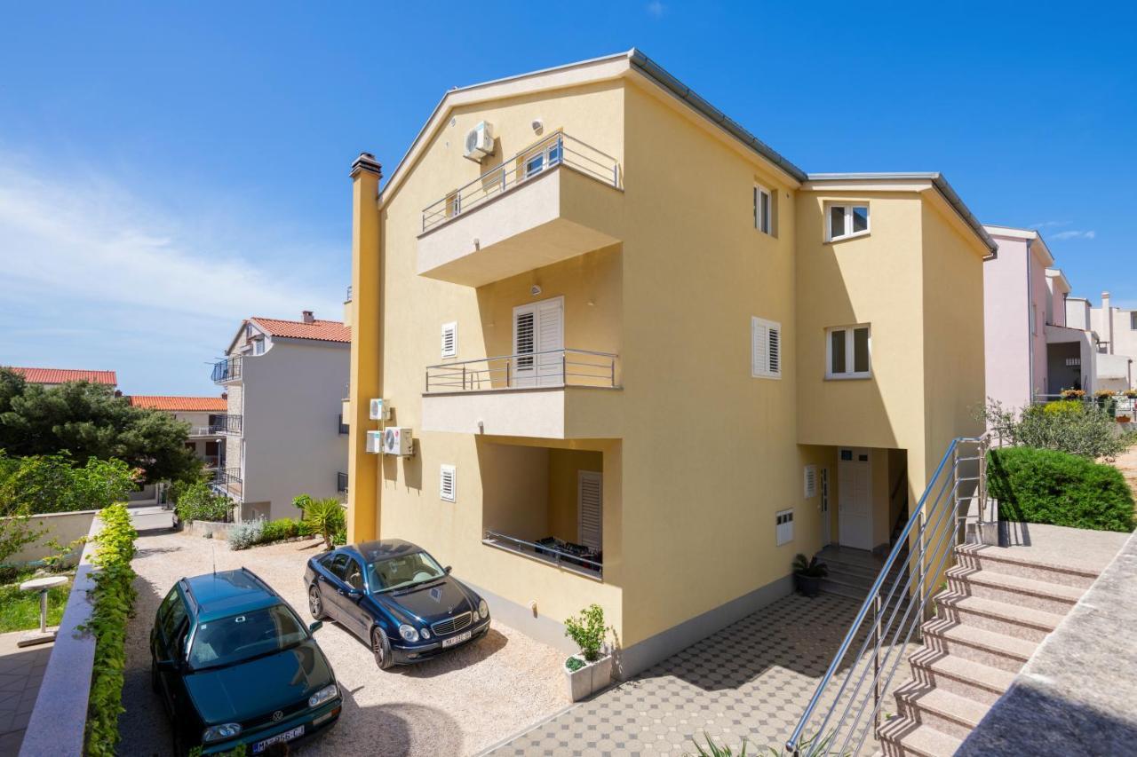 Apartament With Big And Free Private Parking Makarska