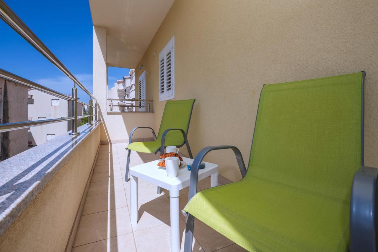 With Big And Free Private Parking Apartament